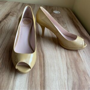 Vince Camuto VC-Kendall Peep Toe Platform Pumps Beige 9 Defect Patent Leather